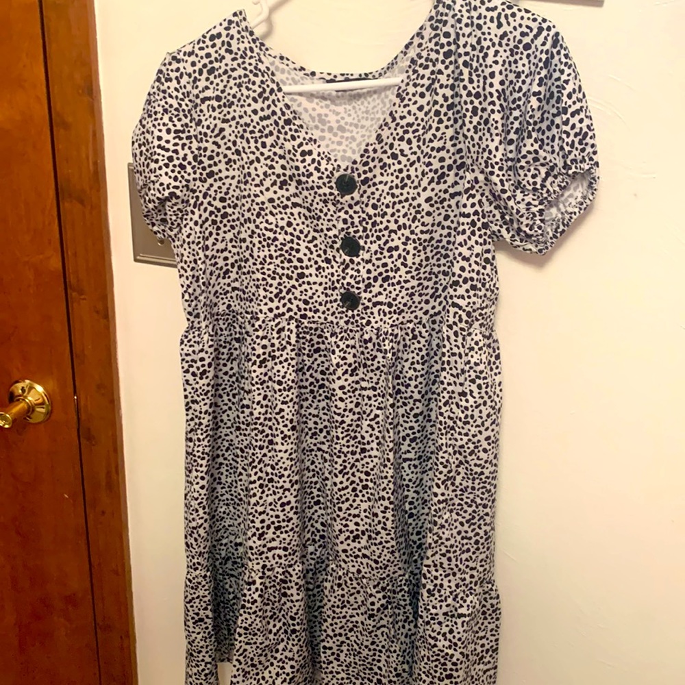 I’m selling this , it doesn’t fit me anymore I think it absolutely adorable !!